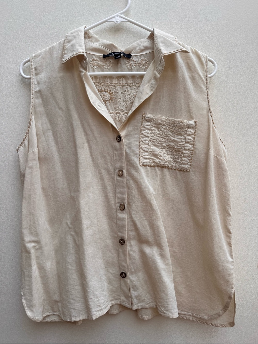 CHARLIE B Cream Sleeveless Button-Front Blouse with Beaded & Embroidered details
